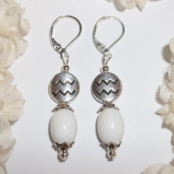 White & Silver Beaded Dangle Earring Handmade 4166 - Picture 1 of 8